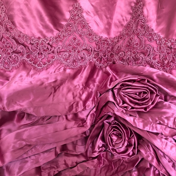 Gown - Picture 3 of 8